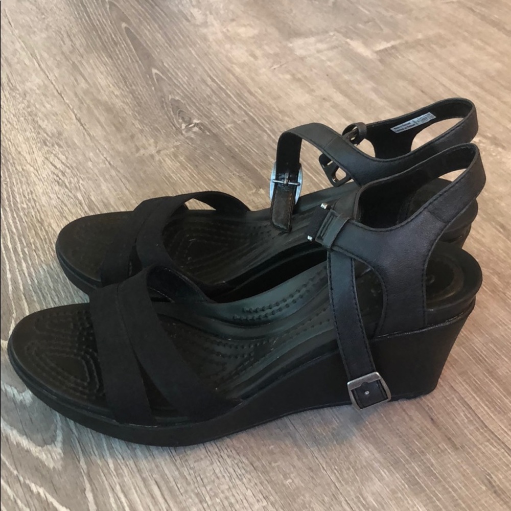 CROCS Dual Comfort Wedge Sandal Size 9 Bla…